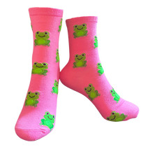 Load image into Gallery viewer, Fantastic Frog Ankle Socks /
