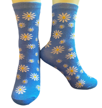 Load image into Gallery viewer, Dandy Daisy Ankle Socks /
